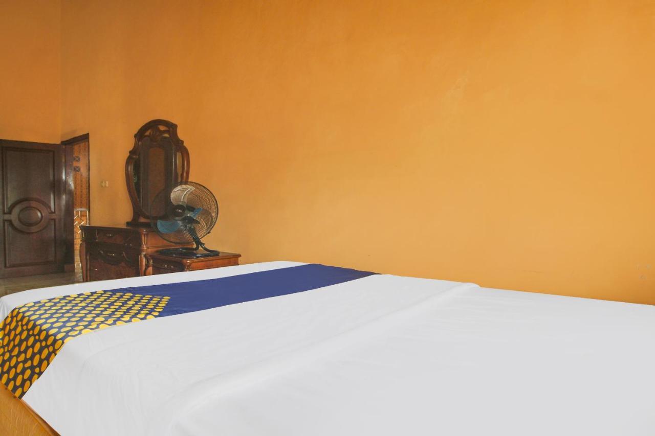 Spot On 91620 Skypiea Guest House Тасикмалая Экстерьер фото