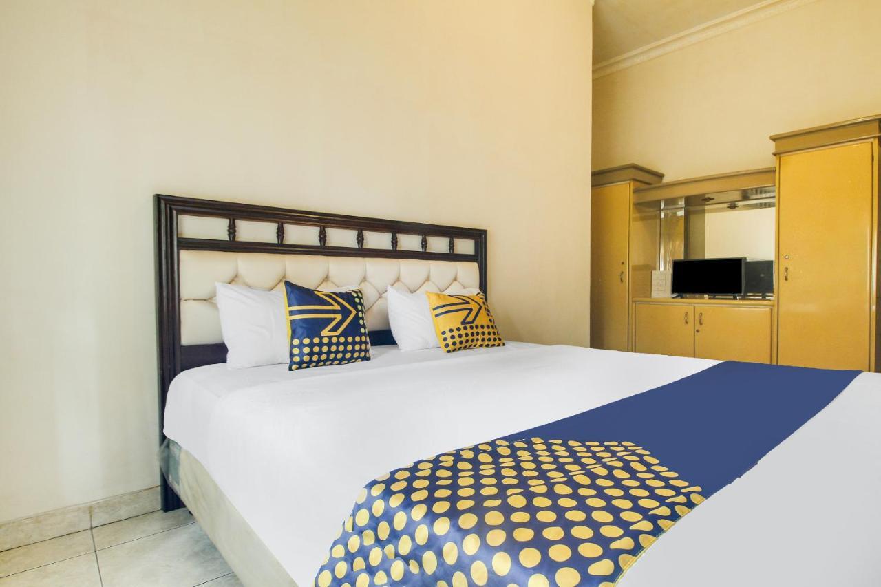 Spot On 91620 Skypiea Guest House Тасикмалая Экстерьер фото