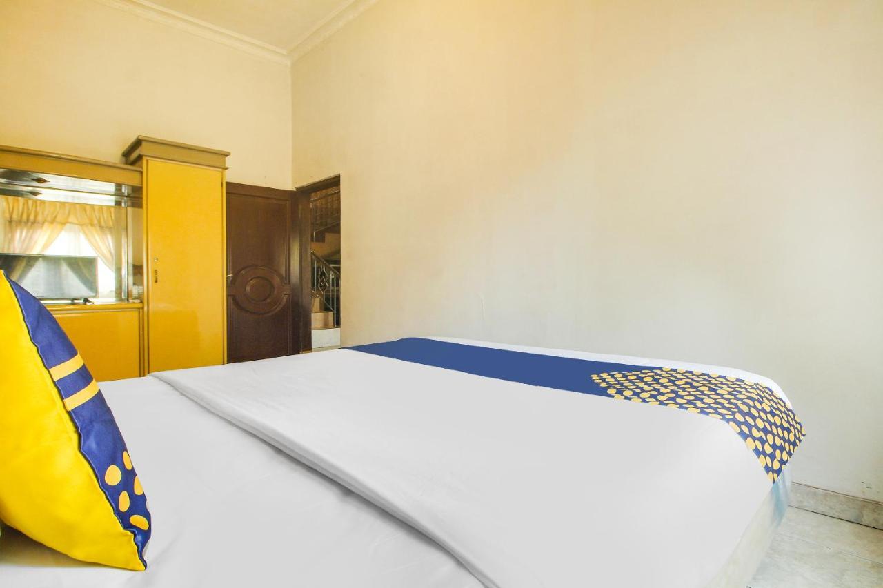 Spot On 91620 Skypiea Guest House Тасикмалая Экстерьер фото